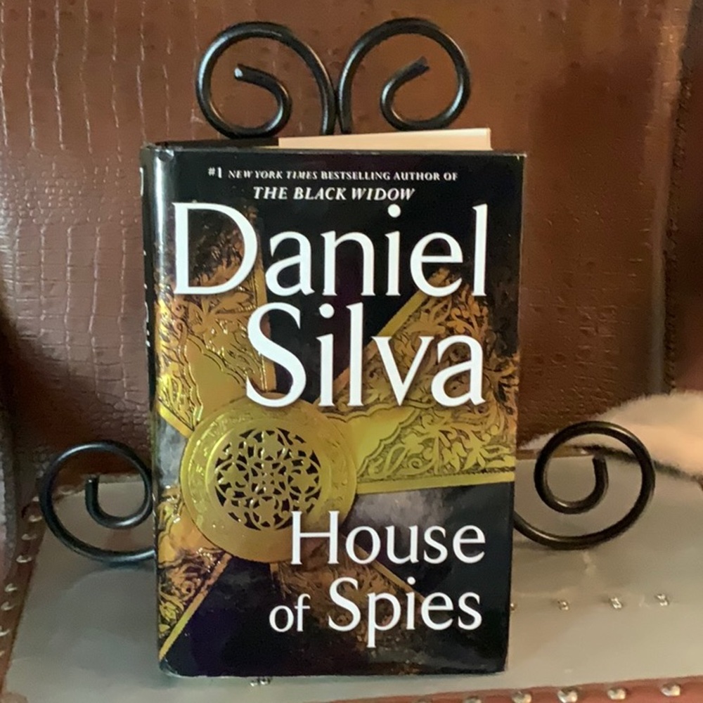 Hardcover Daniel Silva, House of Spies